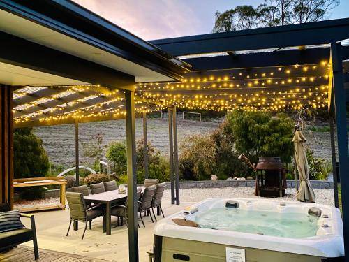 Lower Snug House | 280 m² House ∙ 5 bedrooms ∙ 12 guests