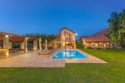 Nafplio Villa | 280 m² Villa ∙ 3 bedrooms ∙ 10 guests