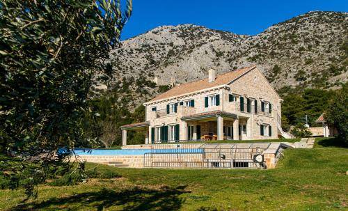Murvica Villa | 280 m² Villa ∙ 4 bedrooms ∙ 8 guests