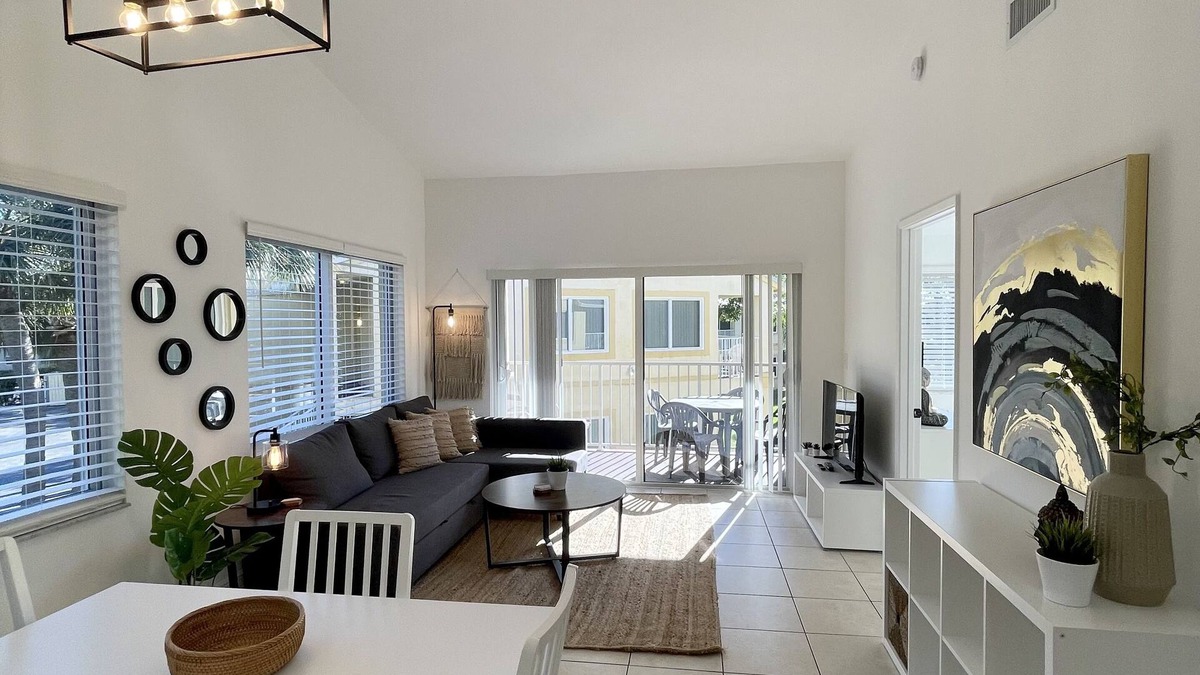 Mission Bay Apartment | 290C - Sunny 2 Bed Apt in West Boca - Close to Evert & Boca Prep