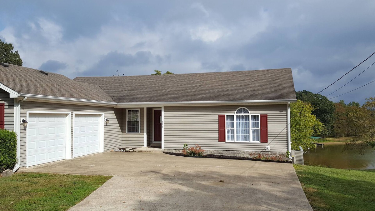 Cadiz House | (296) Bayside Bungalow, large dock, easy highway access, close to LBL