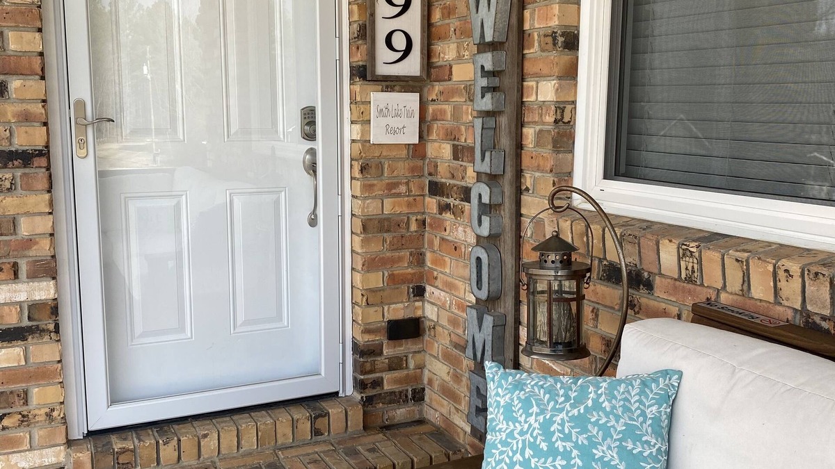 Jasper House | 299 is 5 minutes from dam, with boat launch and tritoon boat for rent.