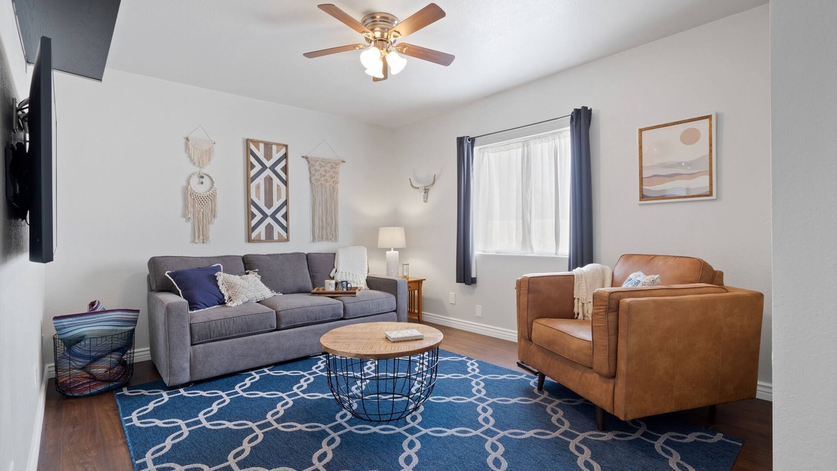 Sam Hughes Villa | 2B/1b:Casita B-downtown-UofA-Restaurants-Cafes-Bars-Museums-Washer/Dryer-Parking