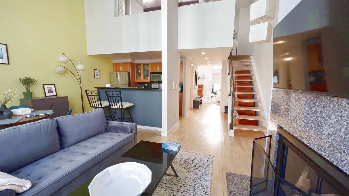 Downtown San Francisco Condo | 2b2b Sunny and Spacious Loft w/dedicated parking! SOMA city heart