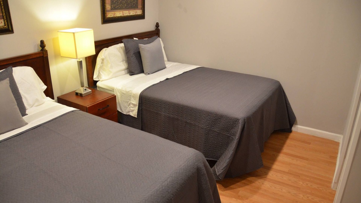 Radnor House | 2BA 6-Beds 10-min to downtown Nashville!
