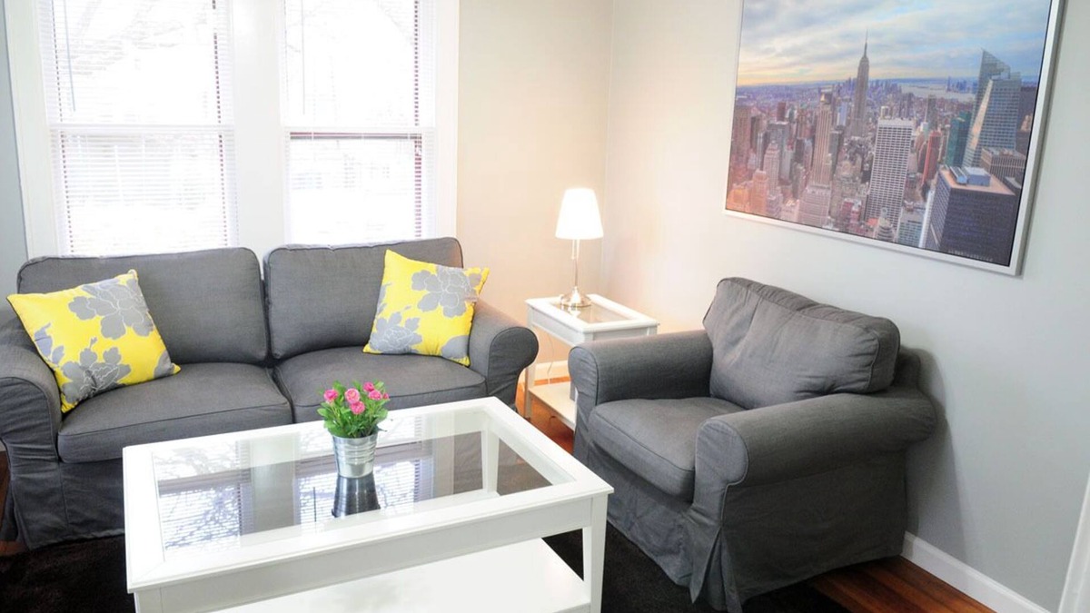 Hyde Park House | 2BD/1BA - The Treehouse - 1930's Hyde Park Home by UT/Downtown