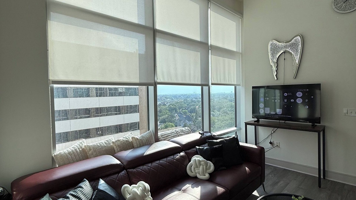 Texas Medical Center Condo | 2BD/2BA Rolls-Royce Inspired City Highrise w/Rooftop Pool