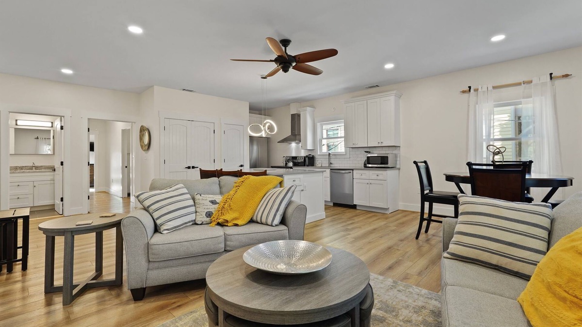 Savannah Victorian District House | 2bd/2ba Townhome * Renovated * 30+ day stay