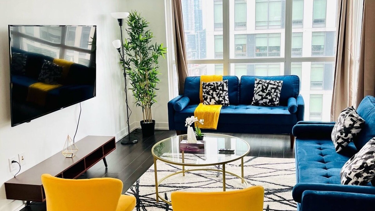 Bathurst Quay Condo | 2BD Condo W Free Parking Near CN Tower