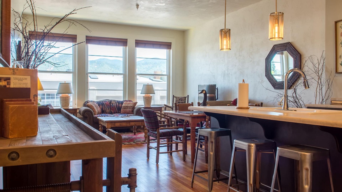 Grants Pass Apartment | 2bd Loft in Historic Grants Pass # 119