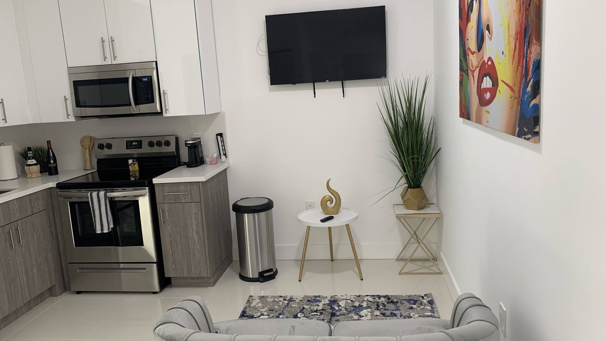 Liberty City Apartment | 2BD Modern apt mins away from Wynwood,Midtown & Beach!
