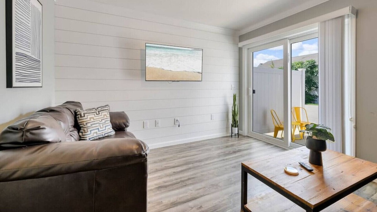 Bangor Apartment | 2BD | Parking | With Movie Cinema