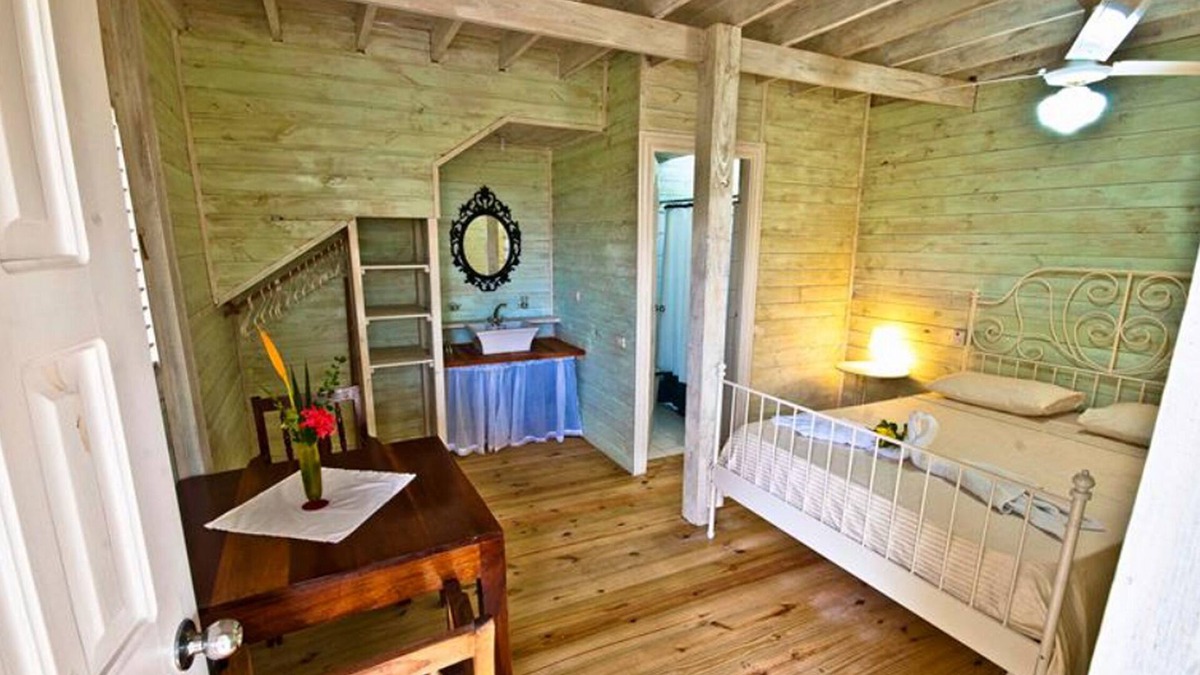ProCab House | 2BD river house in lush tropical settings