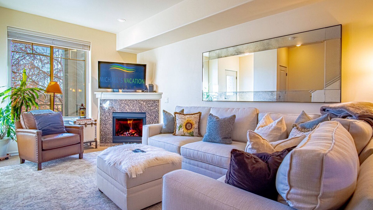 Hailey Condo | 2BD Sweetwater Condo - Community Park, Pool + Hot Tub