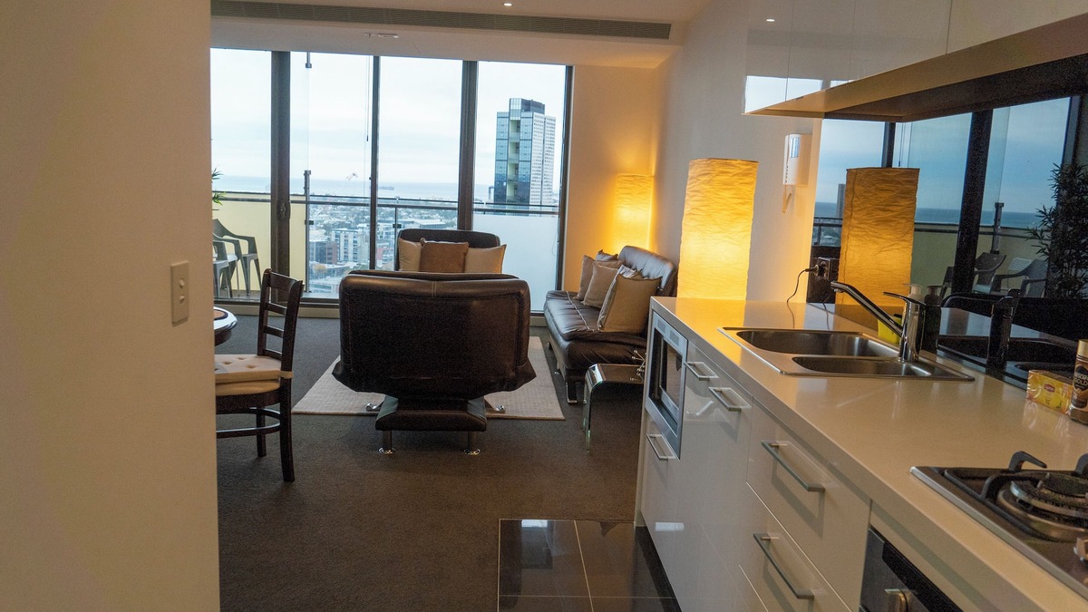 Southbank Apartment | 2BD with City Views! Pool, Gym, Tennis Court