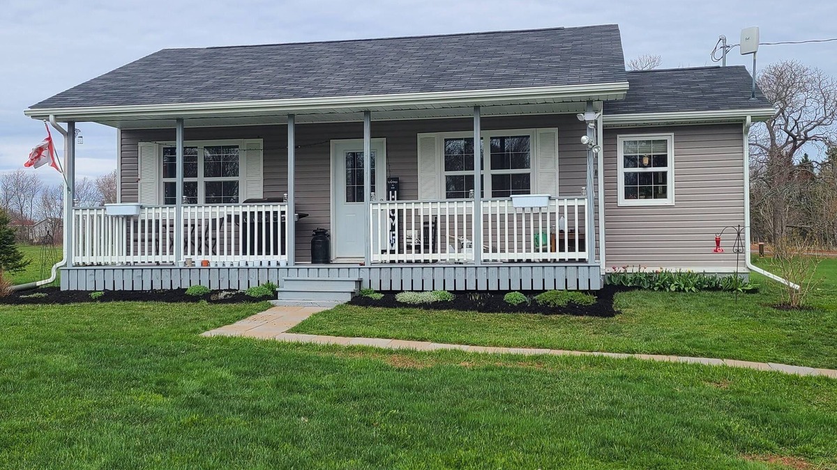 Vernon Bridge House | 2Bdr rural home w firepit, front & back decks w BBQ. 10 mins to all amenities!