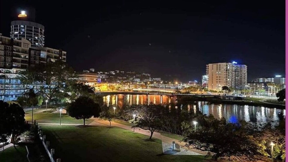 Townsville Apartment | 2bdr Stadium views - modern riverside apt