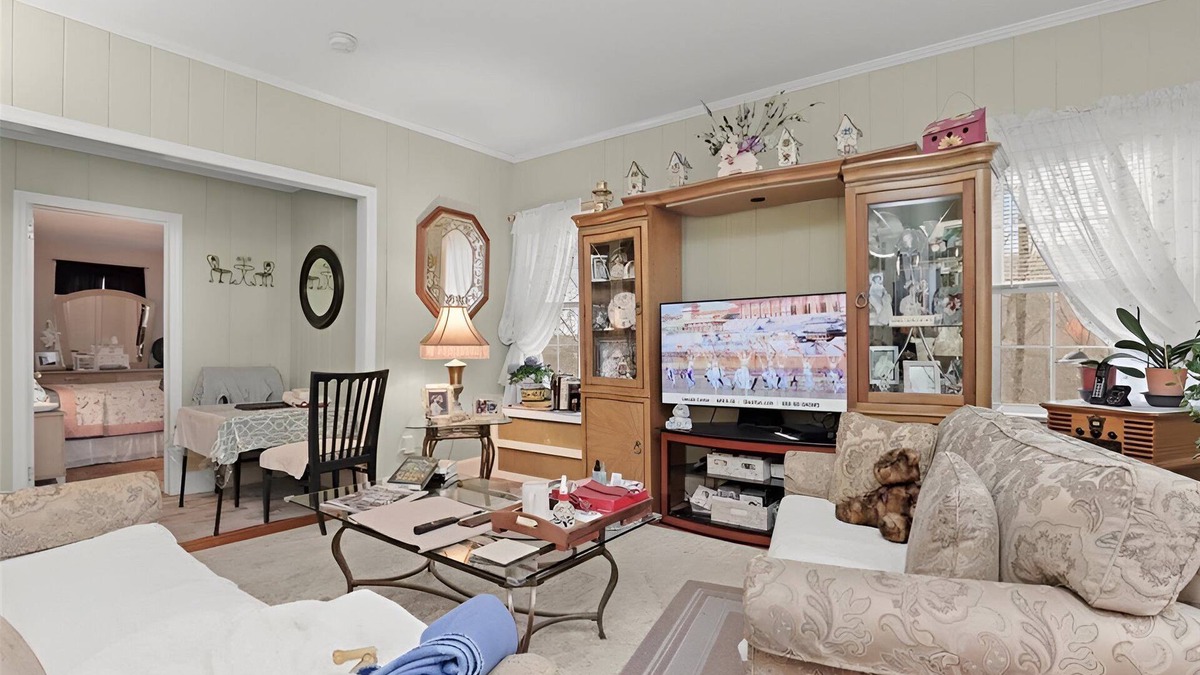 Pleasantville Cottage | 2BDRM COTTAGE IN PLEASANTVILLE