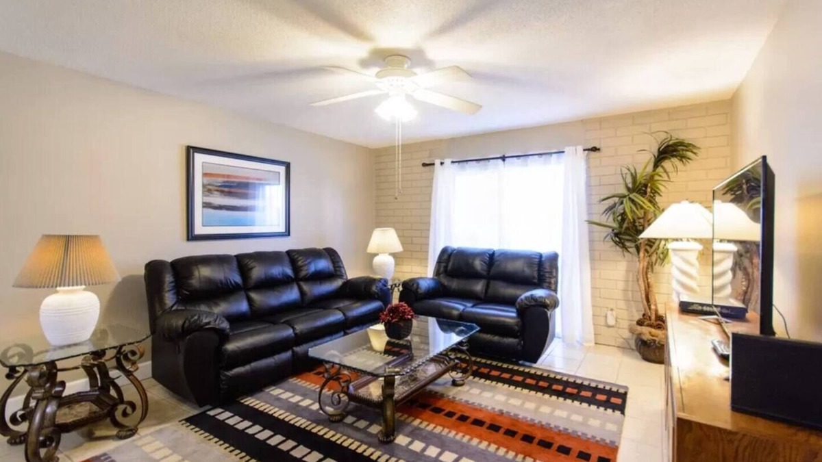 Gainesville Condo | 2bed 1 bath condo walk to Shands, VA, UF and Vet school (2)