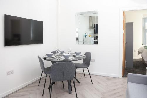 Moffat Apartment | 2Bed, 1 Bath - Jewellery Quarter