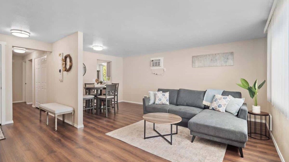 North Spokane Condo | *2bed/1bath, shopping, parking!