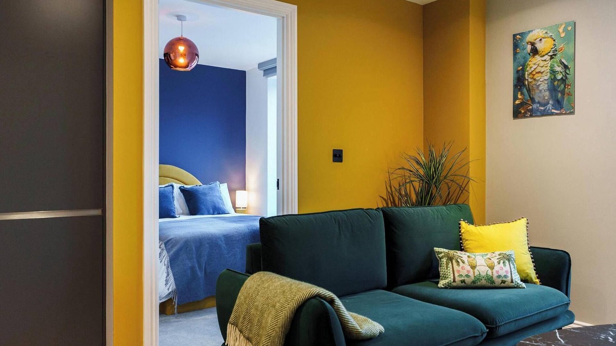 Holbeck Apartment | 2Bed 2Bath Golden Leeds Escape-Velvet Elegance 10 min City Center
