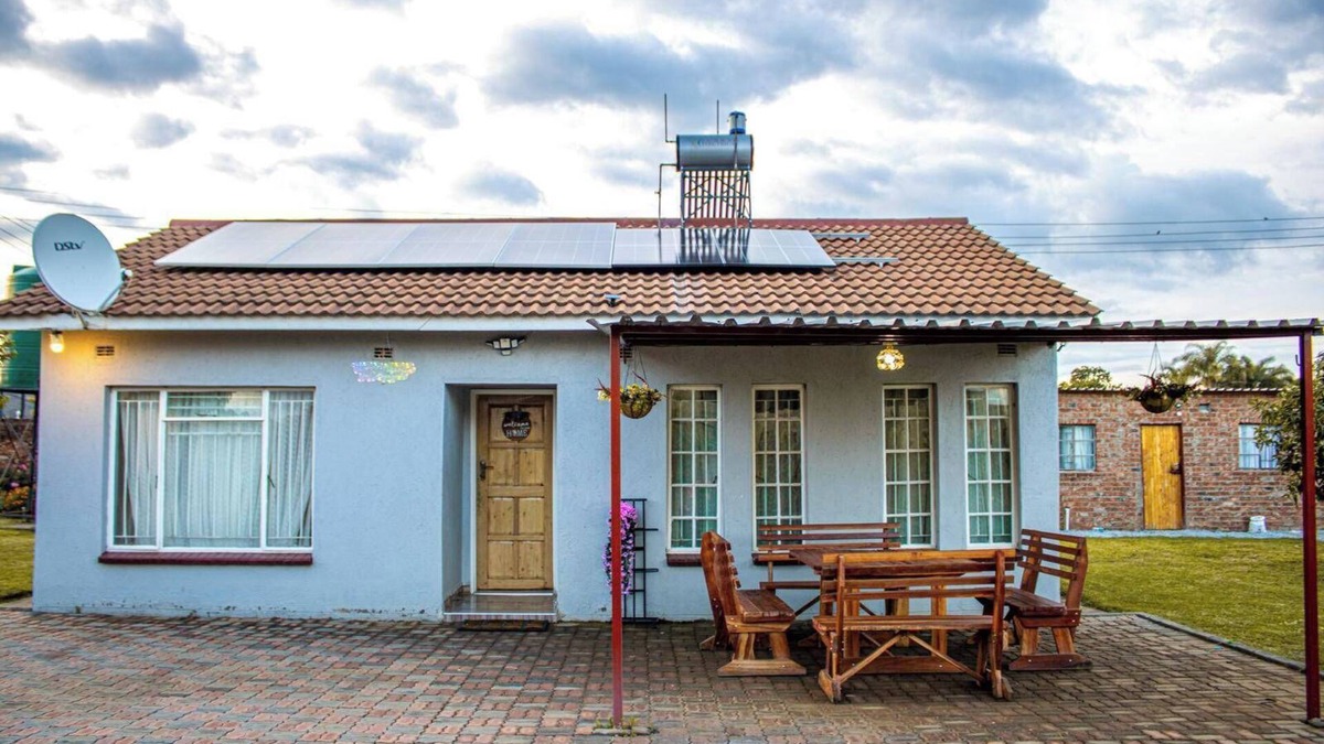 Harare House | 2Bed-4Guests-Garden-NearCentre&Attractions
