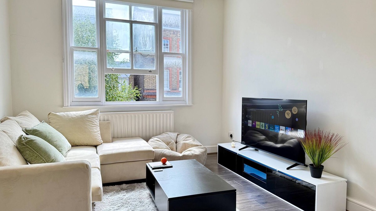 Canonbury Apartment | 2bed Apartment-sleeps 4, Pets Ok & Balcony