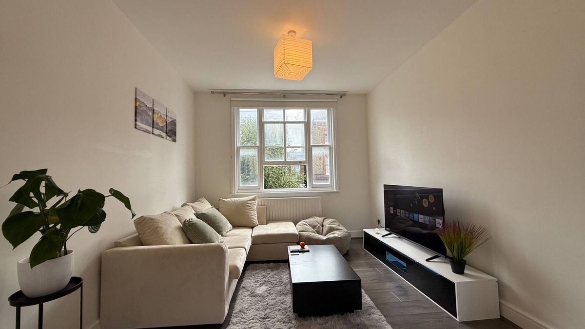Canonbury Apartment | 2Bed Apartment-Sleeps 4, Pets Ok & Balcony