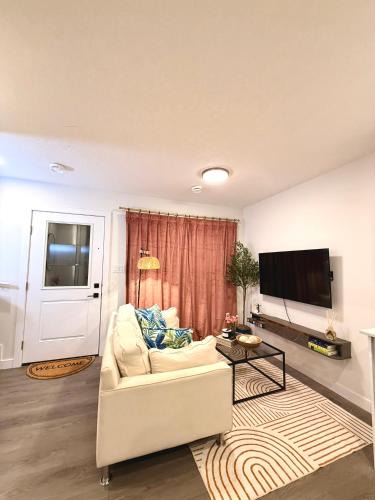 Northeast Edmonton Apartment | 2bed Lagos House Backyard Suites Downtown