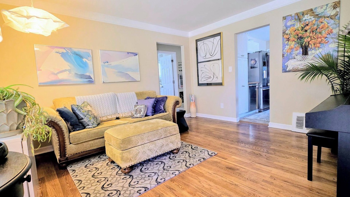 Madison Heights House | 2Bedroom/2 Bath/2 Office Bungalow with Sauna and Parking by Royal Oak