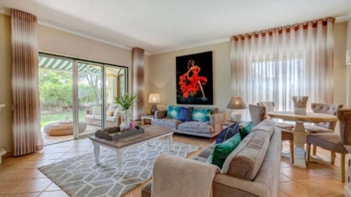 Estombar House | 2bedroom 2en suite Bungalow private Terrace and garden Gas BBQ shared pool