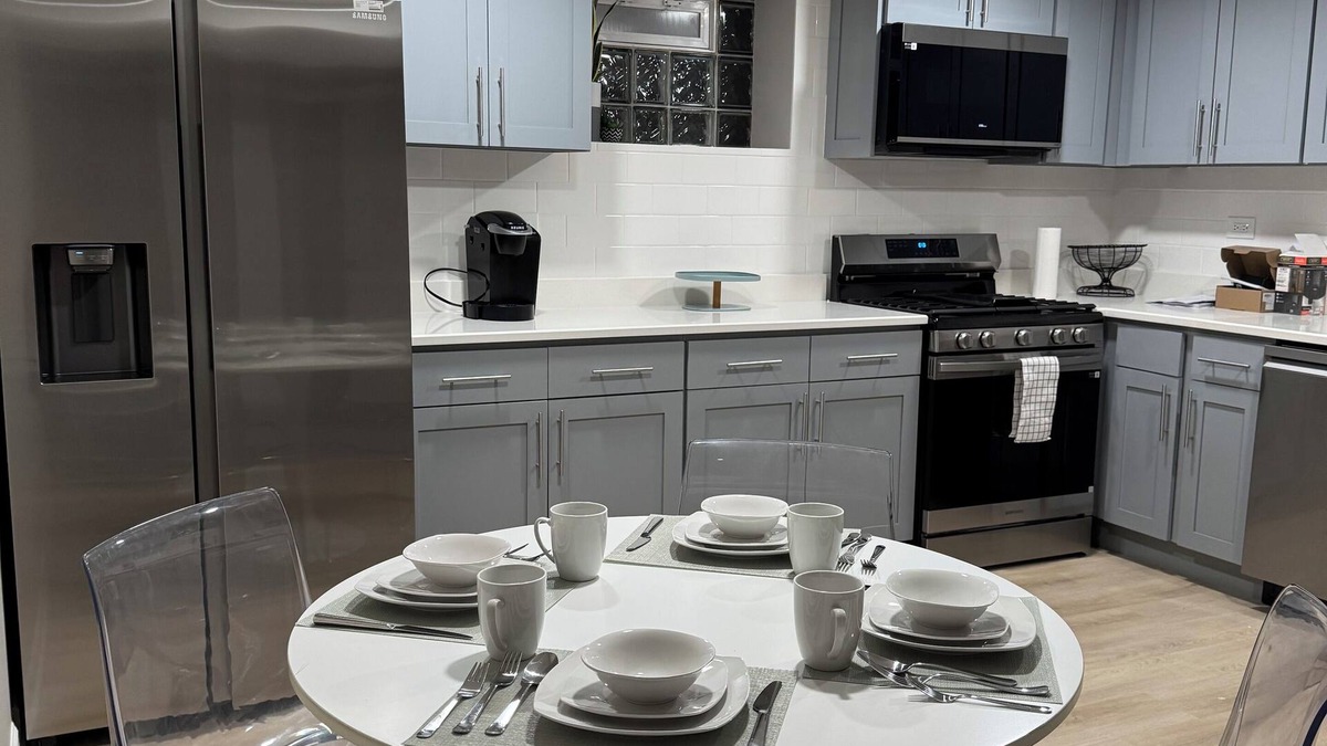 O'Hare Apartment | 2bedroom apartment in fantastic Chicago near Ohare and quick drive into the city