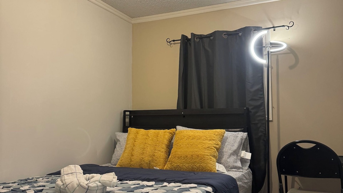 Yellowknife House | 2bedroom+ private bathroom in lovely house with some shared common places