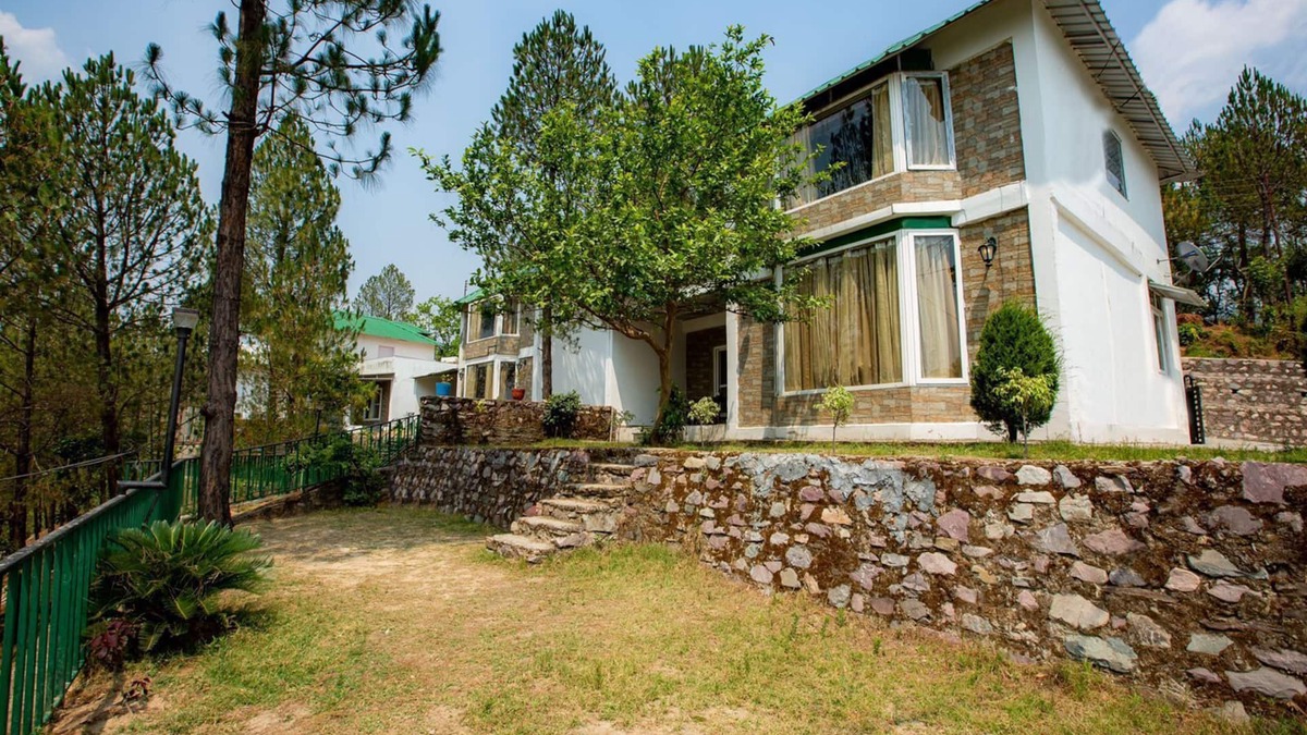 Lansdowne Villa | 2BHK Villa with Living room, Private Kitchen, Garden, Parking, Terrace, WIFI.