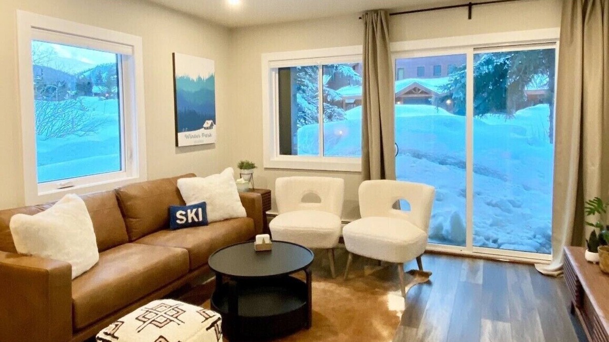 Old Town Apartment | 2BR/1.5BA Brand New Remodel,Old Town,free bus