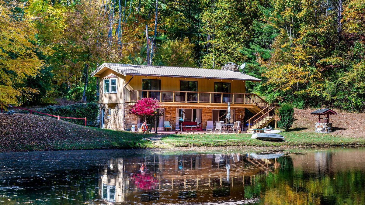 Helmsburg Cabin | 2BR, 1.5BA