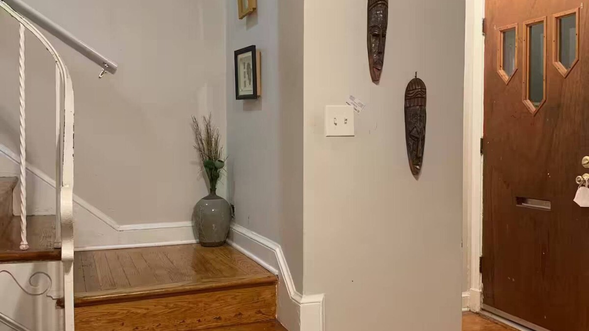 Southeast House | 2BR, 1BR -Near U.S. Capitol & Commanders Stadium.