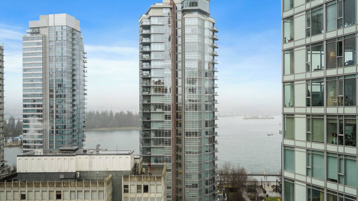 Downtown Vancouver Condo | 2br/2ba/2den Condo, Views, Pool, Gym@1200sqft