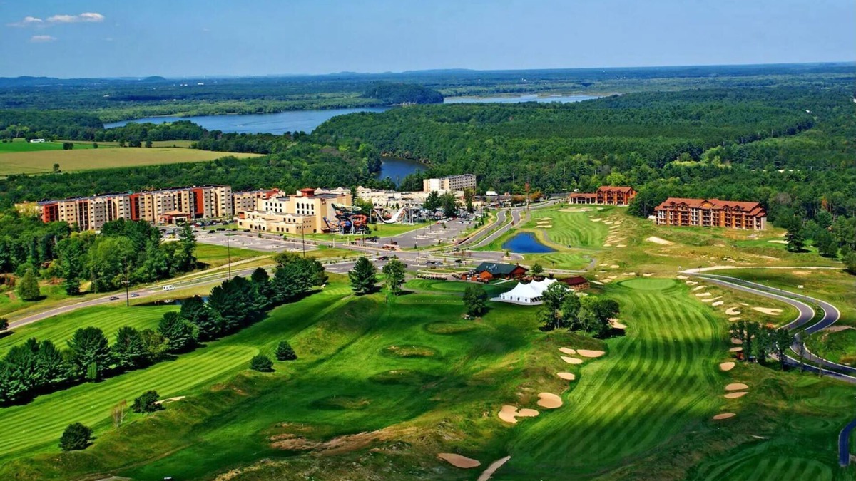 Wisconsin Dells House | 2BR/2BA Chula Vista Condo w/FREE Water Park Passes
