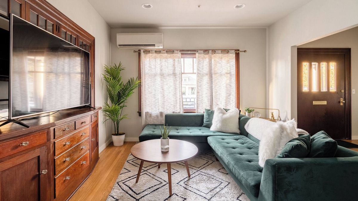 Kerns House | 2BR/2BA Classic Craftsman Stay Portland Charm