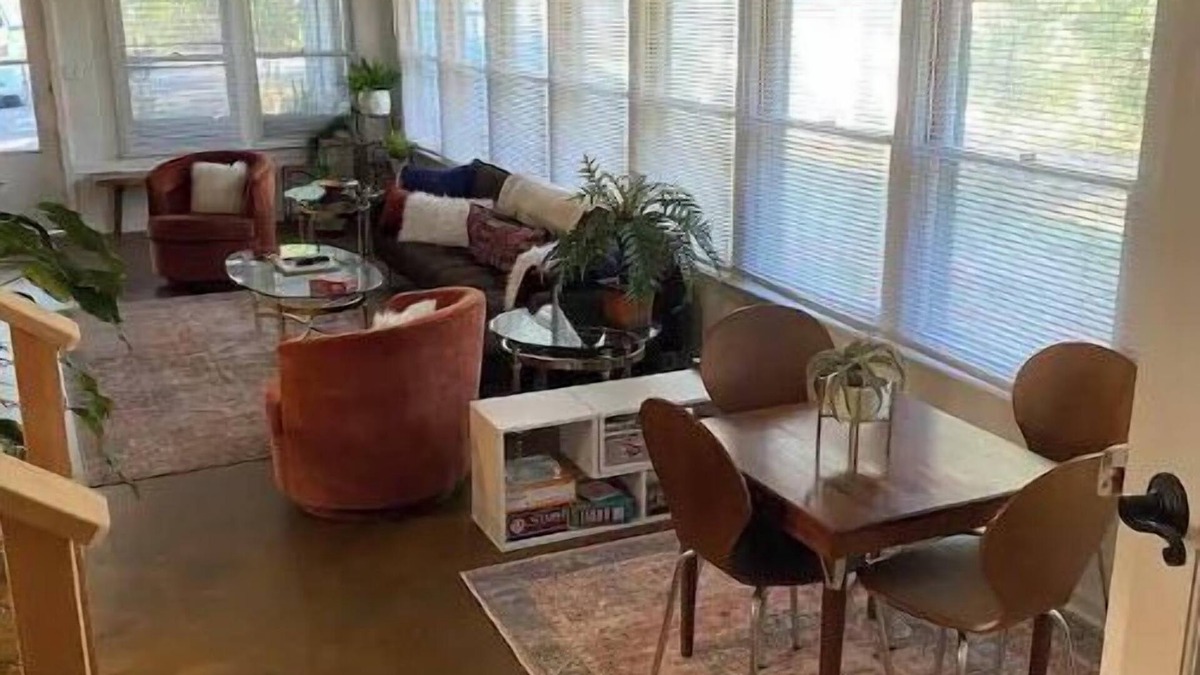 Emerald Isle House | 2BR/2BA, Clean, Comfy & Steps from Dining & Sound w/Tesla charging station