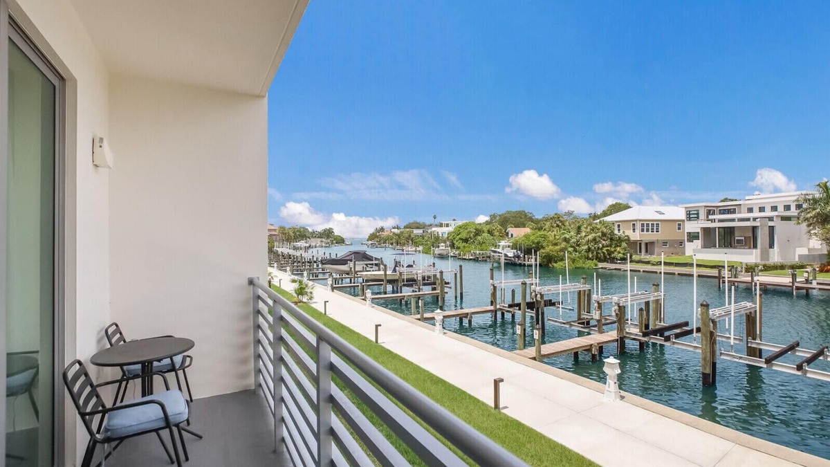 Central Sarasota Condo | 2BR 2BA Downtown Sarasota, Waterfront Views, Patio, Resort Pool, Kayaks Included