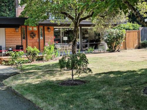Bridle Trails House | 2BR 2BA Kirkland Bridle Trails