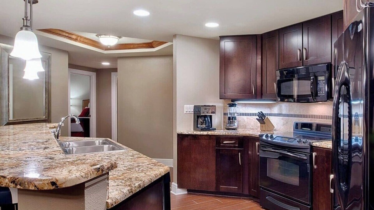 Potomac West Condo | 2BR/2BA Oxon Hill Apartment 4 Beds