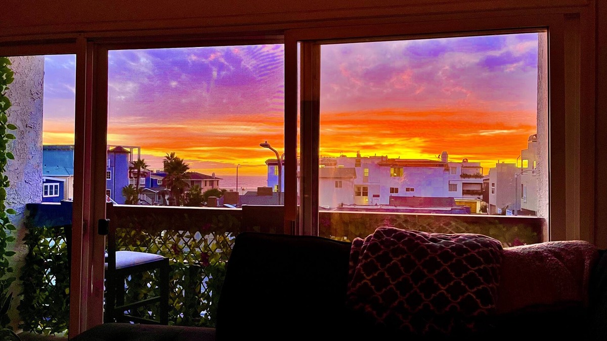Hermosa Beach Condo | ✅2Br-2Bth🌴1/2 Block off Hermosa Beach Sand 🌊Ocean View 🚗 2 Garage Parking