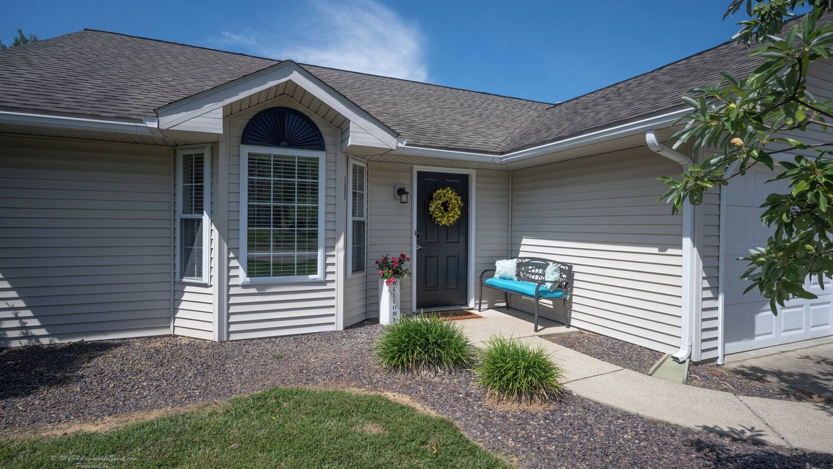 Santa Claus House | 2BR/2Bth, walking to Holiday World. Outdoor grilling area. Family Friendly!
