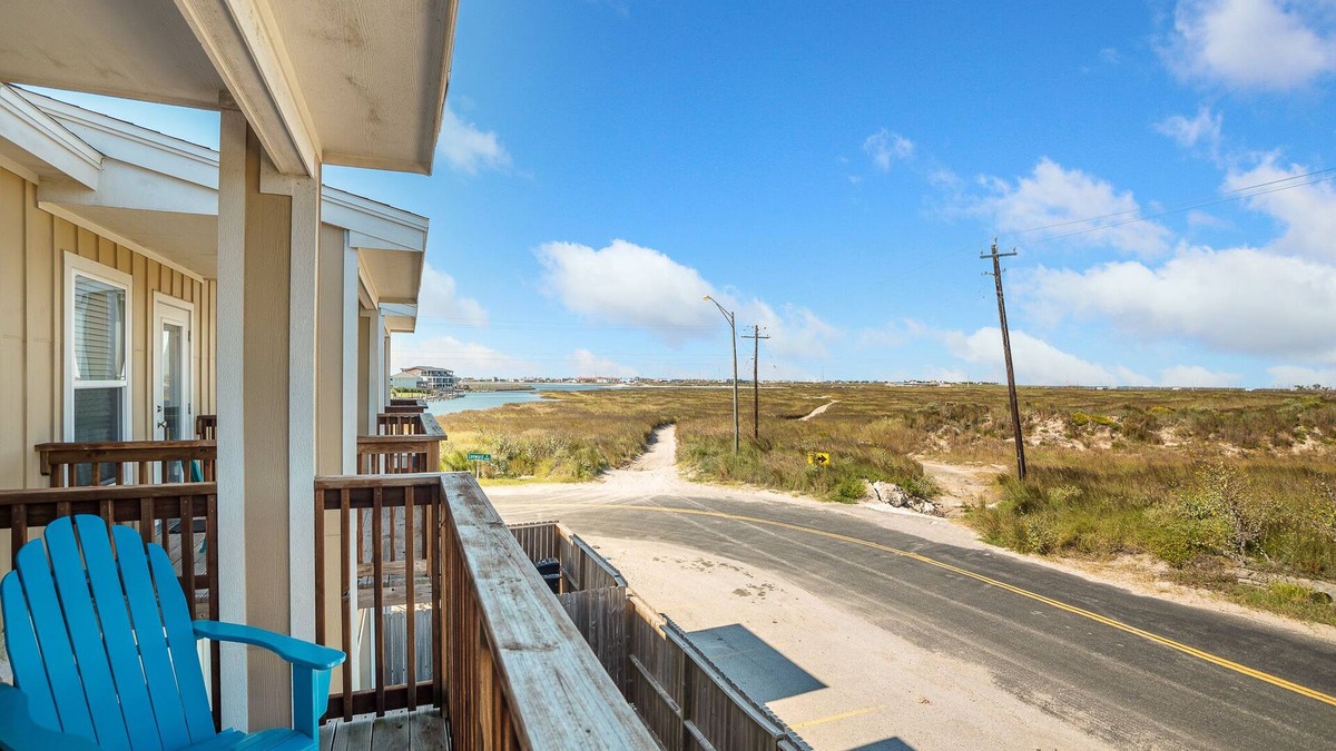 Corpus Christi House | 2BR/3B, Clean, Family Friendly, Pool, Walk to Beach. Weekly/Monthly Discounts.