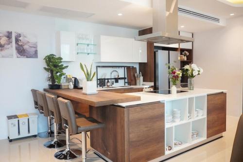 Phuket Apartment | 2BR 4Beds Luxury Condo Pool & Fitness