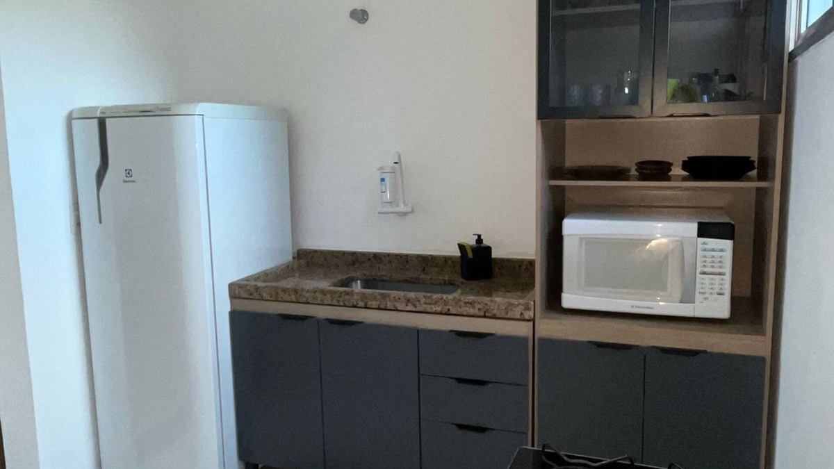 Castelandia Apartment | 2BR apartment close to the beach, 3 minutes away!